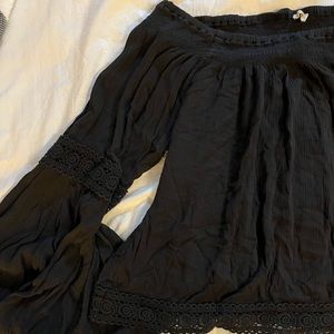Hollister | Off-The-Shoulder Black Top